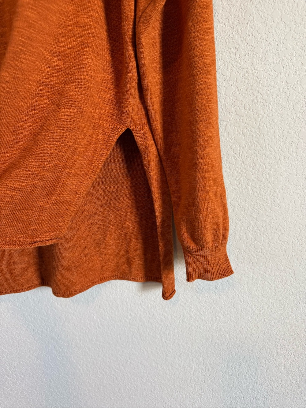 Free People Beach Rust Orange V Neck Cotton Linen Blend Side Slit Sweater Sz XS - Picture 4 of 9
